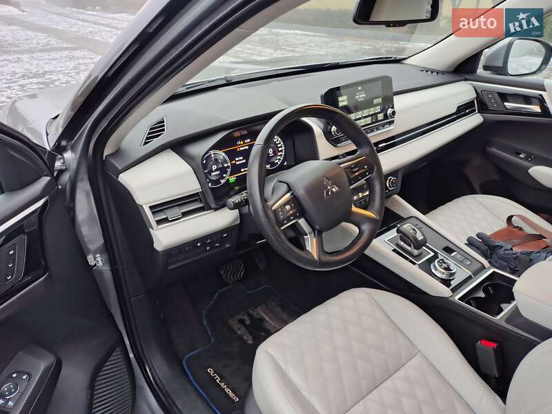 Внедорожник / Кроссовер Mitsubishi Outlander 2023 в Днепре