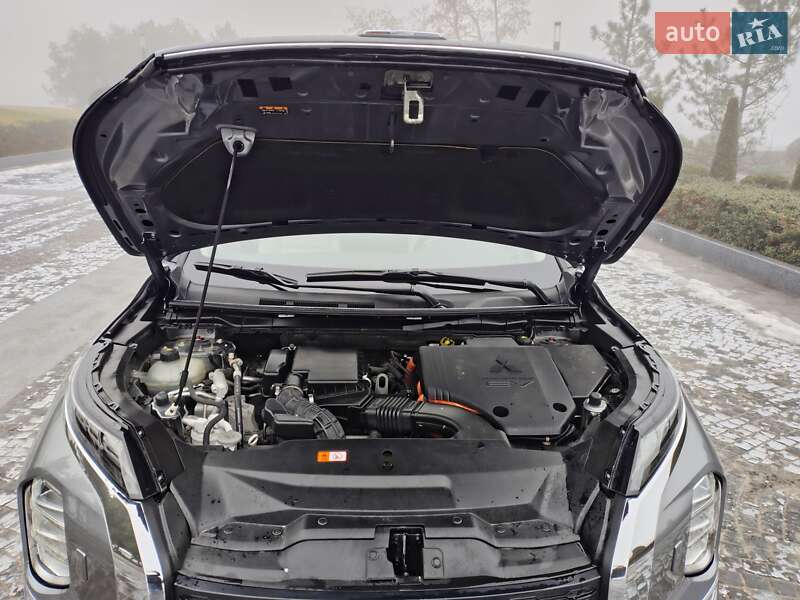 Внедорожник / Кроссовер Mitsubishi Outlander 2023 в Днепре