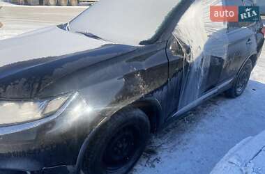 Позашляховик / Кросовер Mitsubishi Outlander 2016 в Києві