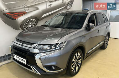 Позашляховик / Кросовер Mitsubishi Outlander 2021 в Києві