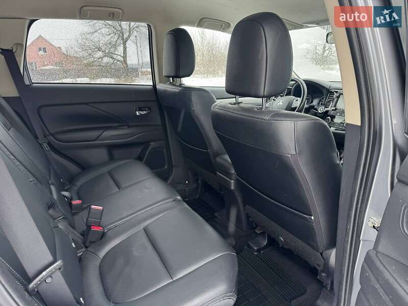 Внедорожник / Кроссовер Mitsubishi Outlander 2015 в Виннице