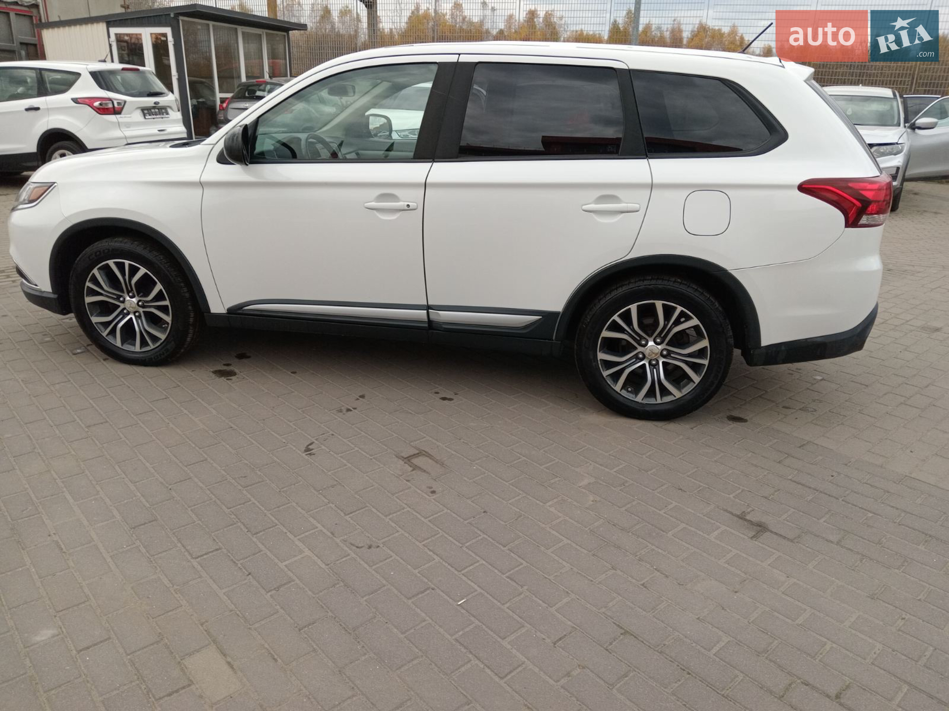2016 Mitsubishi Outlander - мініатюра 9