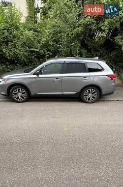 Внедорожник / Кроссовер Mitsubishi Outlander 2017 в Виннице