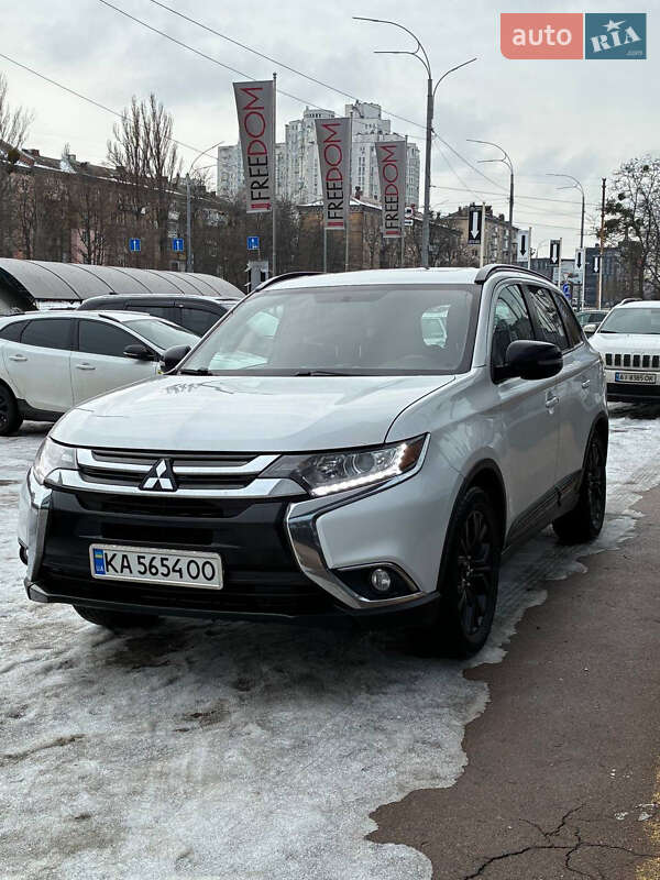Внедорожник / Кроссовер Mitsubishi Outlander 2017 в Киеве