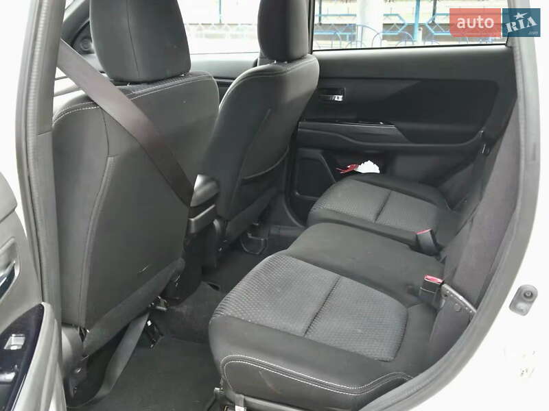 Внедорожник / Кроссовер Mitsubishi Outlander 2017 в Киеве