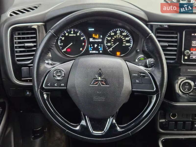 Внедорожник / Кроссовер Mitsubishi Outlander 2017 в Киеве