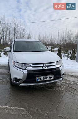 Внедорожник / Кроссовер Mitsubishi Outlander 2015 в Львове
