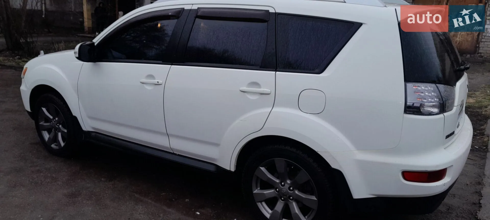 2010 Mitsubishi Outlander - мініатюра 2