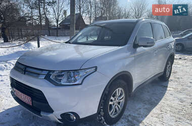 Внедорожник / Кроссовер Mitsubishi Outlander 2015 в Луцке