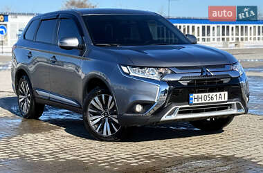 Внедорожник / Кроссовер Mitsubishi Outlander 2019 в Одессе