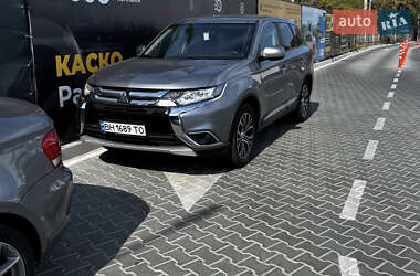 Внедорожник / Кроссовер Mitsubishi Outlander 2017 в Николаеве
