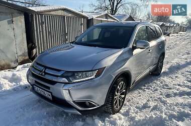 Внедорожник / Кроссовер Mitsubishi Outlander 2016 в Черкассах