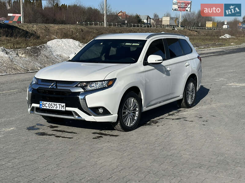 Внедорожник / Кроссовер Mitsubishi Outlander 2021 в Львове