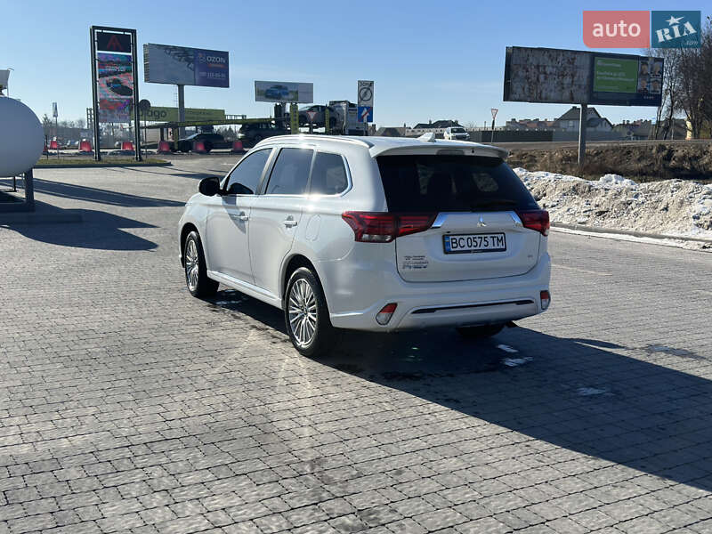 Внедорожник / Кроссовер Mitsubishi Outlander 2021 в Львове