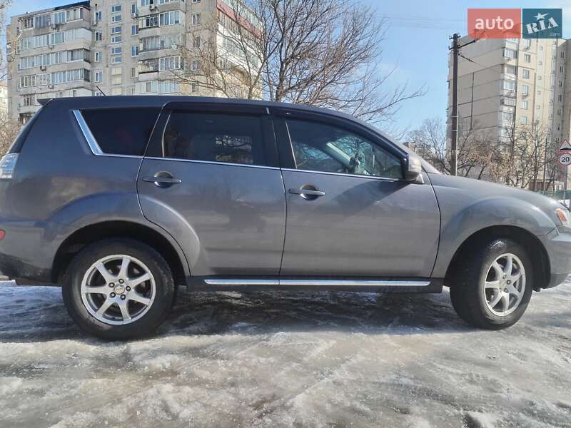 Внедорожник / Кроссовер Mitsubishi Outlander 2010 в Киеве