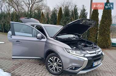 Внедорожник / Кроссовер Mitsubishi Outlander 2016 в Ивано-Франковске