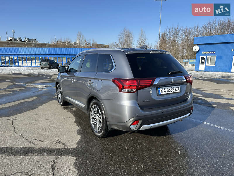 Внедорожник / Кроссовер Mitsubishi Outlander 2018 в Киеве