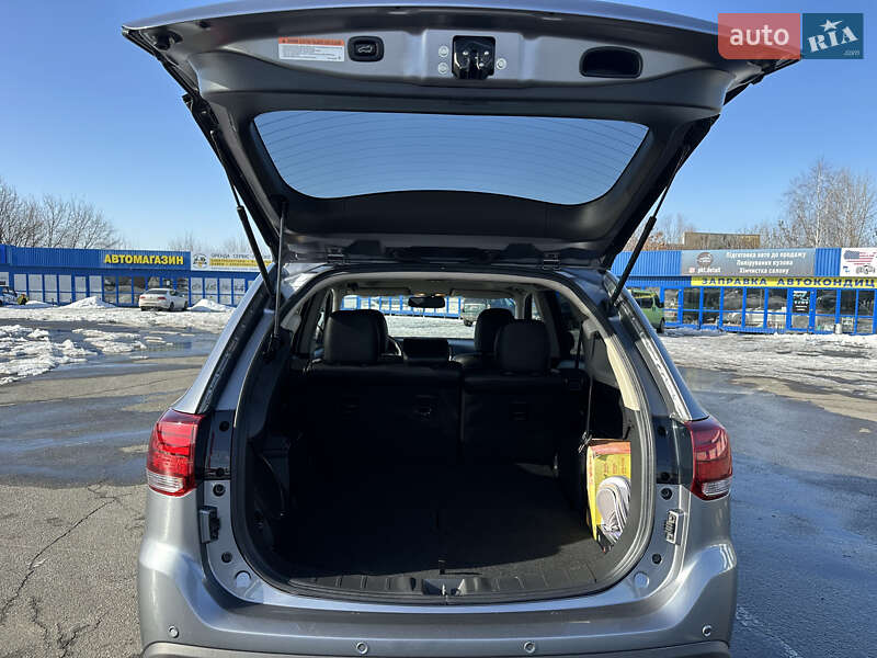 Внедорожник / Кроссовер Mitsubishi Outlander 2018 в Киеве