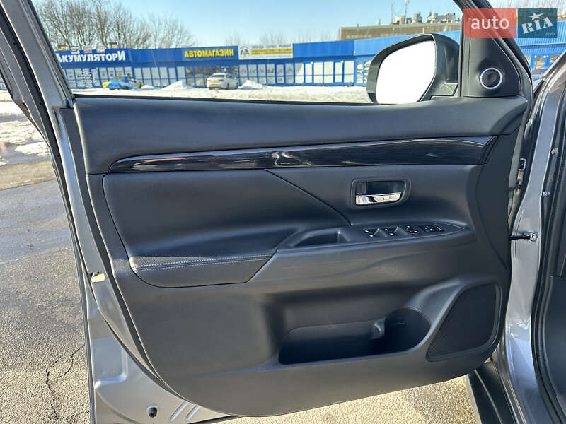 Внедорожник / Кроссовер Mitsubishi Outlander 2018 в Киеве