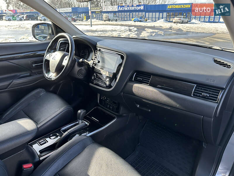 Внедорожник / Кроссовер Mitsubishi Outlander 2018 в Киеве