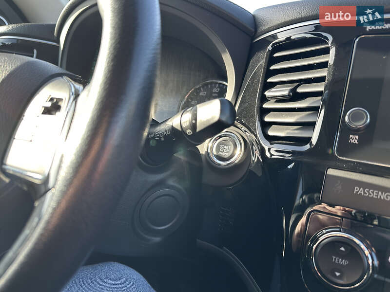 Внедорожник / Кроссовер Mitsubishi Outlander 2018 в Киеве