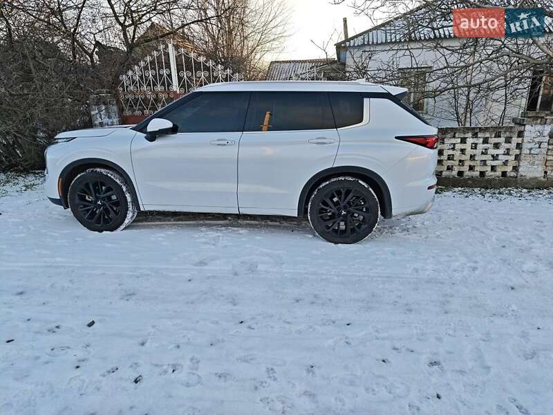 Внедорожник / Кроссовер Mitsubishi Outlander 2022 в Николаеве