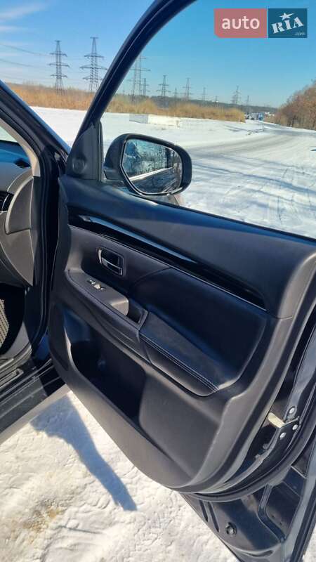 Внедорожник / Кроссовер Mitsubishi Outlander 2019 в Харькове фото 10 Внедорожник / Кроссовер Mitsubishi Outlander 2019 в Харькове