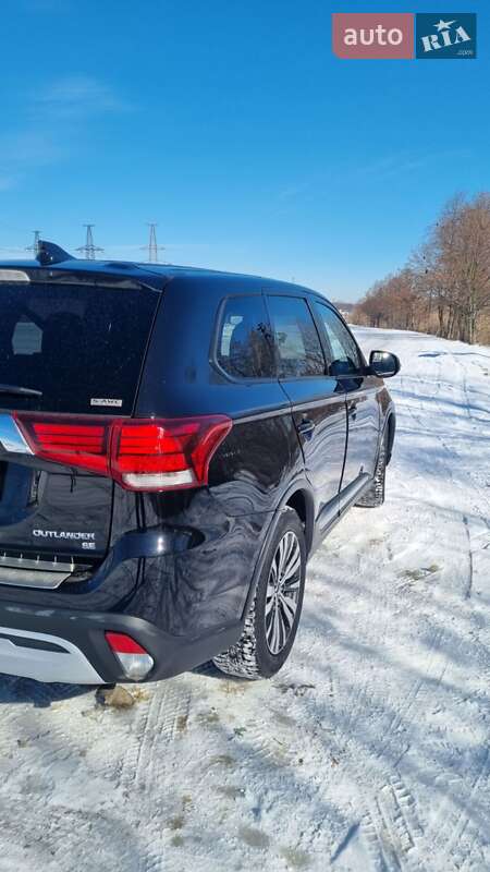 Внедорожник / Кроссовер Mitsubishi Outlander 2019 в Харькове фото 7 Внедорожник / Кроссовер Mitsubishi Outlander 2019 в Харькове