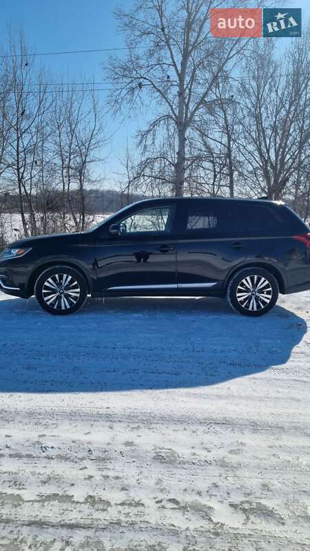 Внедорожник / Кроссовер Mitsubishi Outlander 2019 в Харькове фото 4 Внедорожник / Кроссовер Mitsubishi Outlander 2019 в Харькове