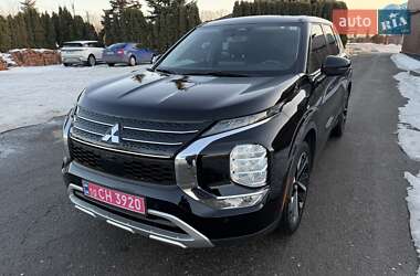 Внедорожник / Кроссовер Mitsubishi Outlander 2023 в Киеве
