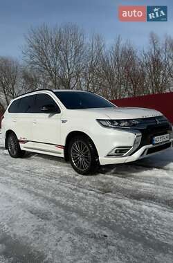 Позашляховик / Кросовер Mitsubishi Outlander 2020 в Харкові