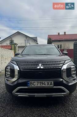 Mitsubishi Outlander 2023