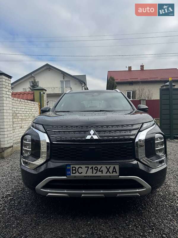 Mitsubishi Outlander 2023