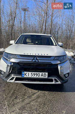 Внедорожник / Кроссовер Mitsubishi Outlander 2019 в Киеве