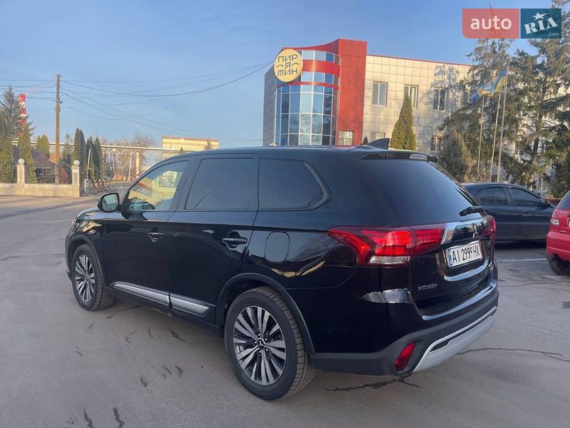 Внедорожник / Кроссовер Mitsubishi Outlander 2019 в Львове