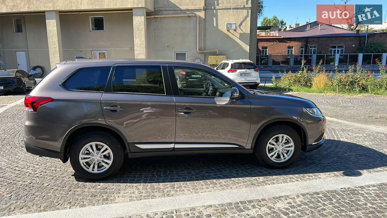 2021 Mitsubishi Outlander - мініатюра 15