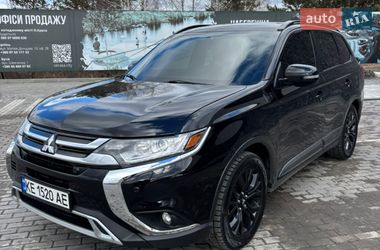 Внедорожник / Кроссовер Mitsubishi Outlander 2017 в Киеве