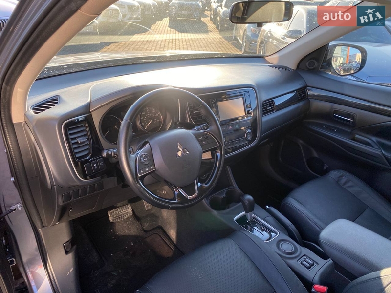 Внедорожник / Кроссовер Mitsubishi Outlander 2016 в Львове