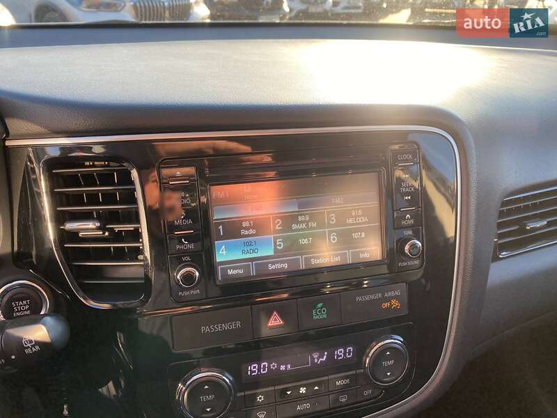 Внедорожник / Кроссовер Mitsubishi Outlander 2016 в Львове