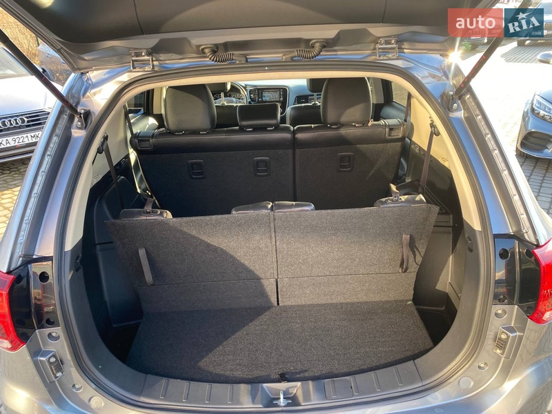 Внедорожник / Кроссовер Mitsubishi Outlander 2016 в Львове