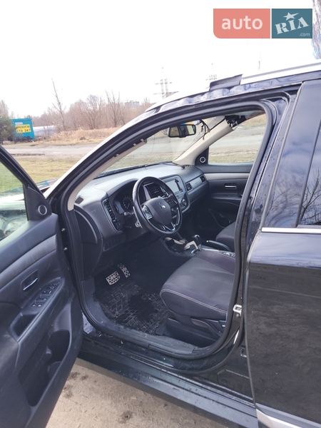 Внедорожник / Кроссовер Mitsubishi Outlander 2016 в Киеве