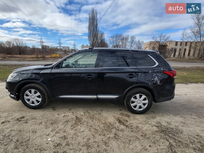 Внедорожник / Кроссовер Mitsubishi Outlander 2016 в Киеве