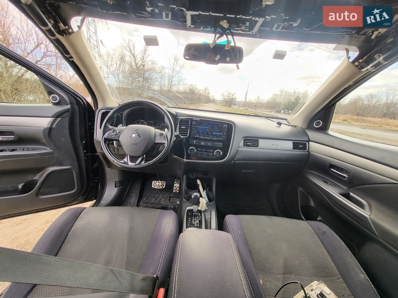 Внедорожник / Кроссовер Mitsubishi Outlander 2016 в Киеве