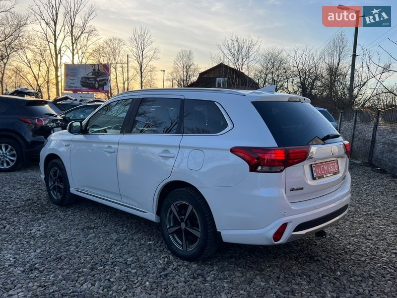Внедорожник / Кроссовер Mitsubishi Outlander 2016 в Коломые