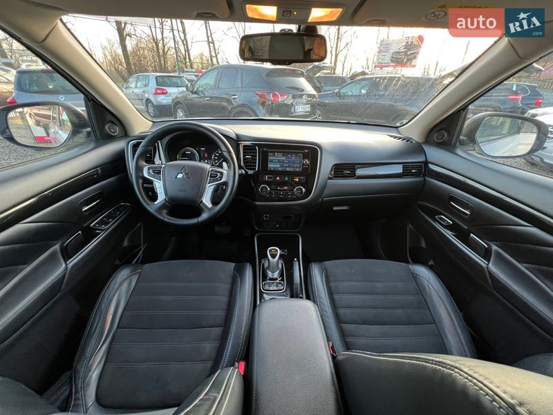 Внедорожник / Кроссовер Mitsubishi Outlander 2016 в Коломые