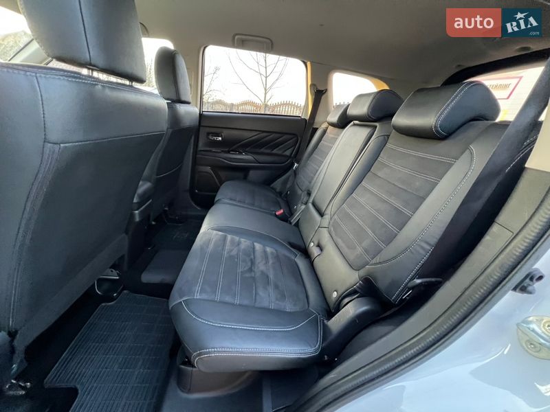 Внедорожник / Кроссовер Mitsubishi Outlander 2016 в Коломые