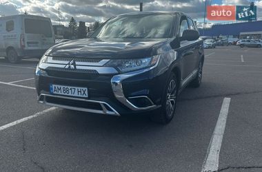 Позашляховик / Кросовер Mitsubishi Outlander 2016 в Житомирі