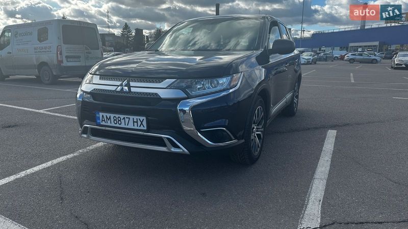 Внедорожник / Кроссовер Mitsubishi Outlander 2016 в Житомире