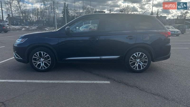 Внедорожник / Кроссовер Mitsubishi Outlander 2016 в Житомире