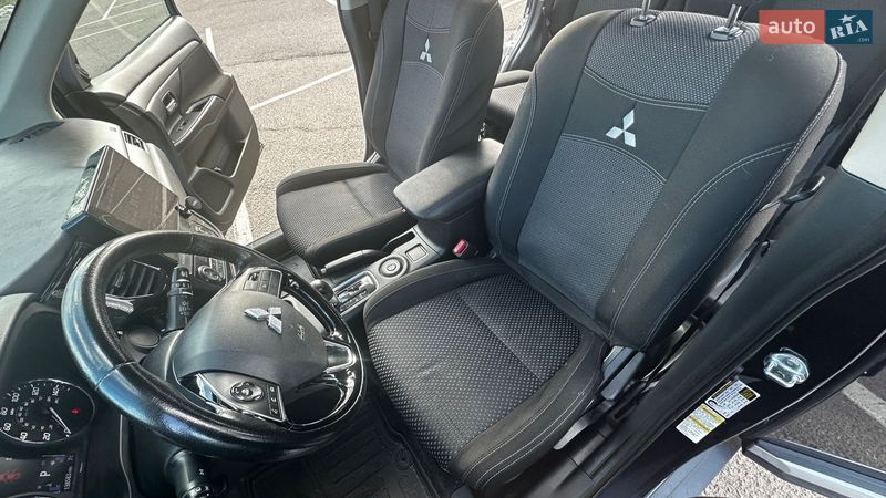 Внедорожник / Кроссовер Mitsubishi Outlander 2016 в Житомире